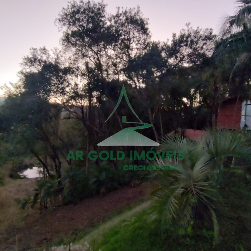 Chácara Completa com Lago, Riacho e Amplas Possibilidades de Expansão!