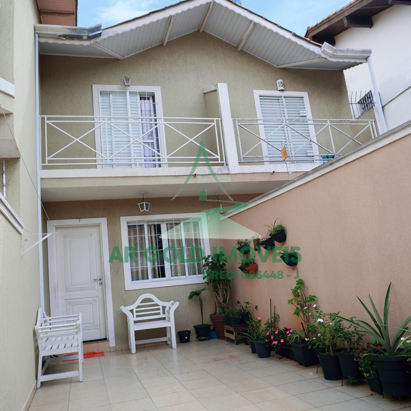 EXCLUSIVIDADE E CONFORTO: CASA COM 2 SUÍTES NA VILA POLOPOLI!