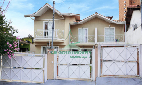 EXCLUSIVIDADE E CONFORTO: CASA COM 2 SUÍTES NA VILA POLOPOLI!