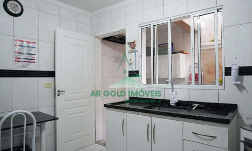 EXCLUSIVIDADE E CONFORTO: CASA COM 2 SUÍTES NA VILA POLOPOLI!